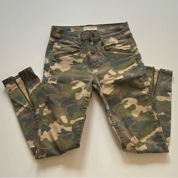 Women’s Skinny Camouflage Pants - Picture 5 of 10